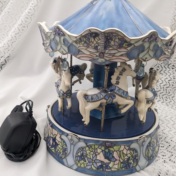 Dream Dancers illuminated Musical Carousel Ardleigh-Elliott 74469 signed as is - Picture 6 of 12